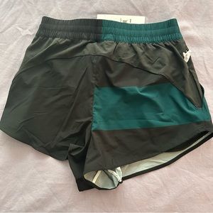 Wilson Hollywood Retro Short. Black and green